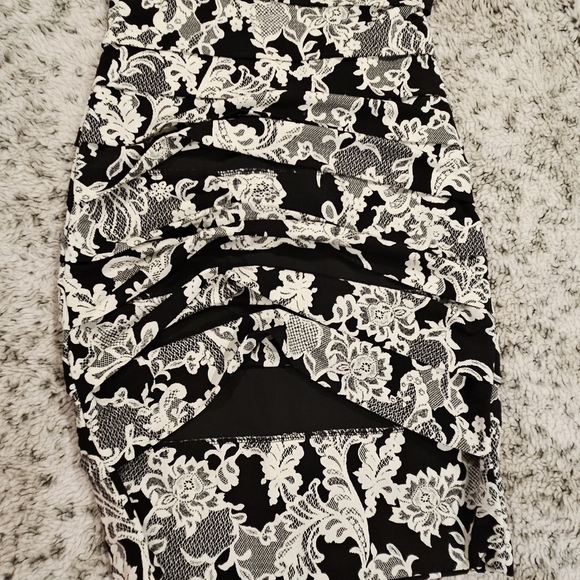 White House Black Market NWT Sz 4 Floral Print Tier Slimming Sleeveless Dress - Picture 10 of 13